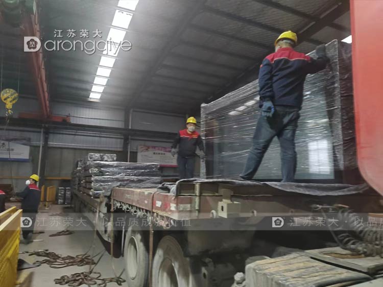 安徽智慧公交站正在裝車