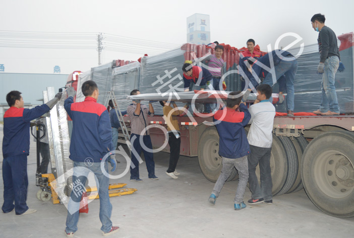 閱報(bào)欄裝車(chē)圖一
